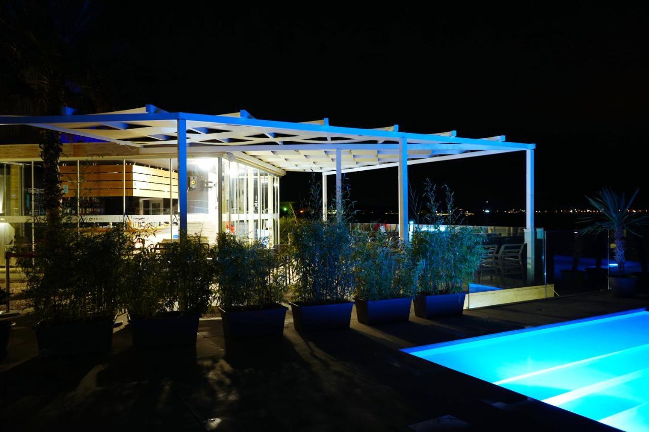 Boutique Style Eco-Beachhouse, Private Jacuzzi Privlaka  Exterior foto