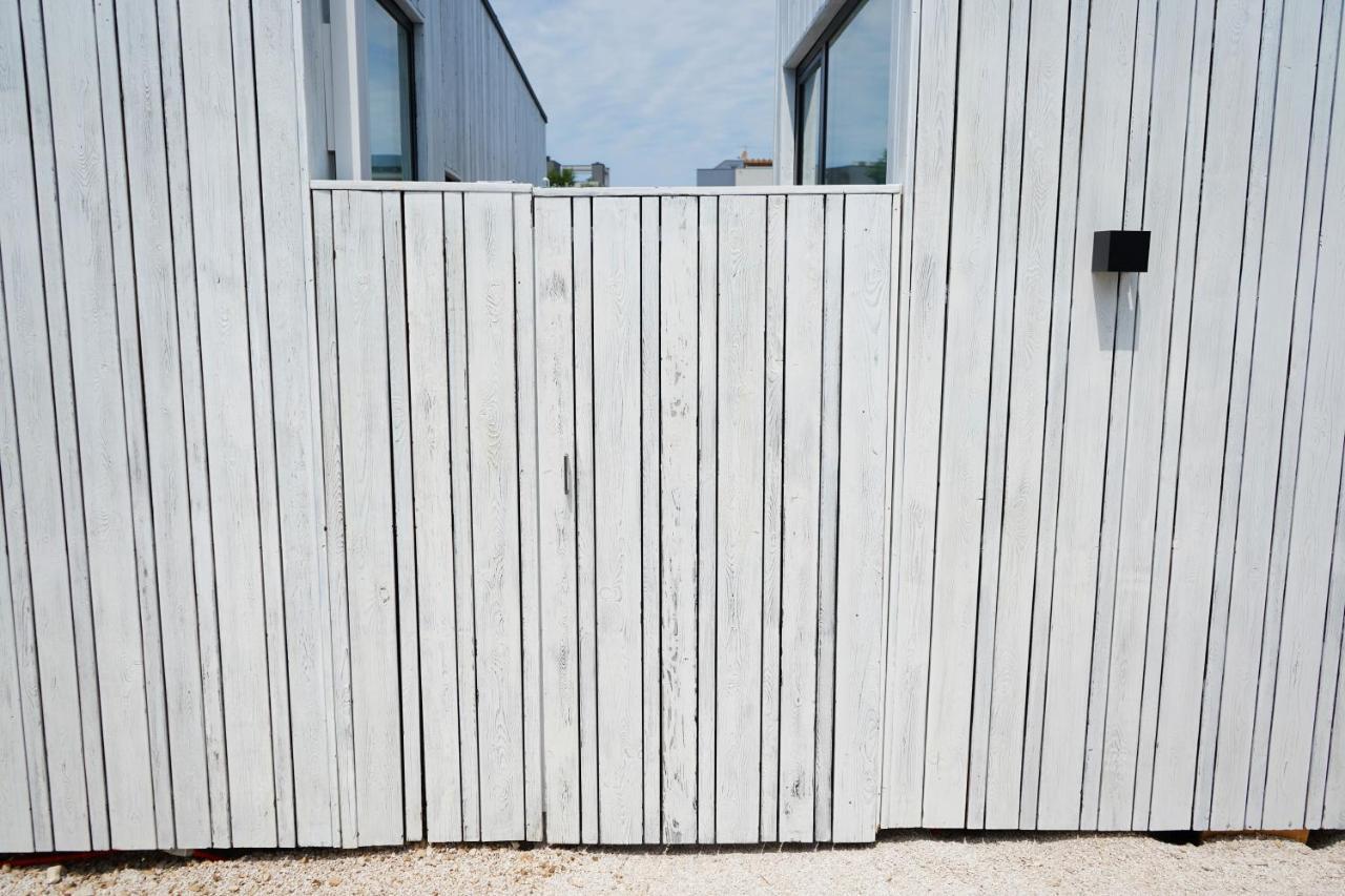 Boutique Style Eco-Beachhouse, Private Jacuzzi Privlaka  Exterior foto
